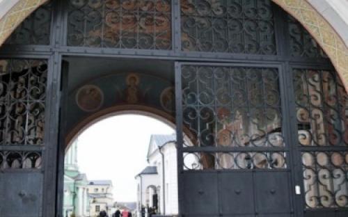 Святые врата монастыря всегда открыты